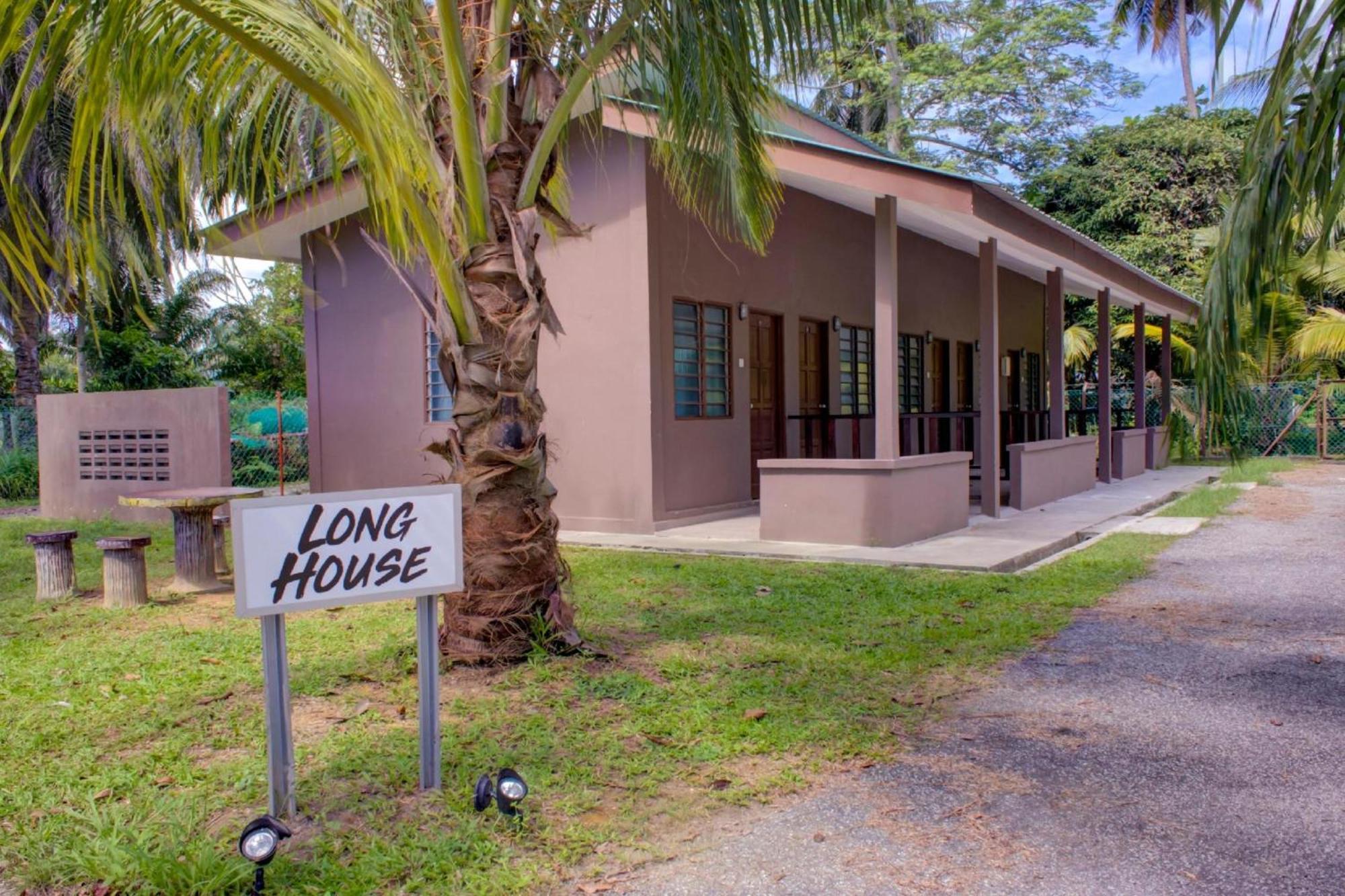Super Oyo 89896 Sedili Inn Resort Kota Tinggi Exterior photo