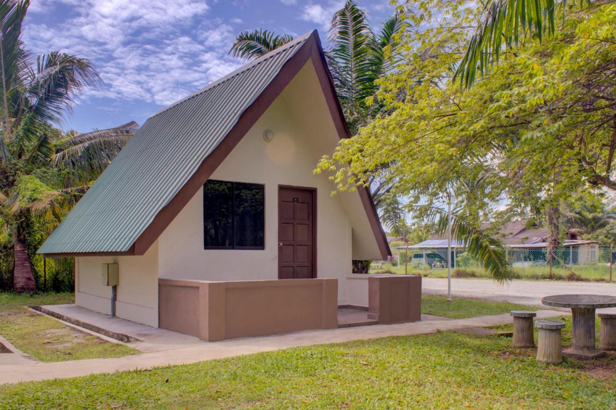 Super Oyo 89896 Sedili Inn Resort Kota Tinggi Exterior photo